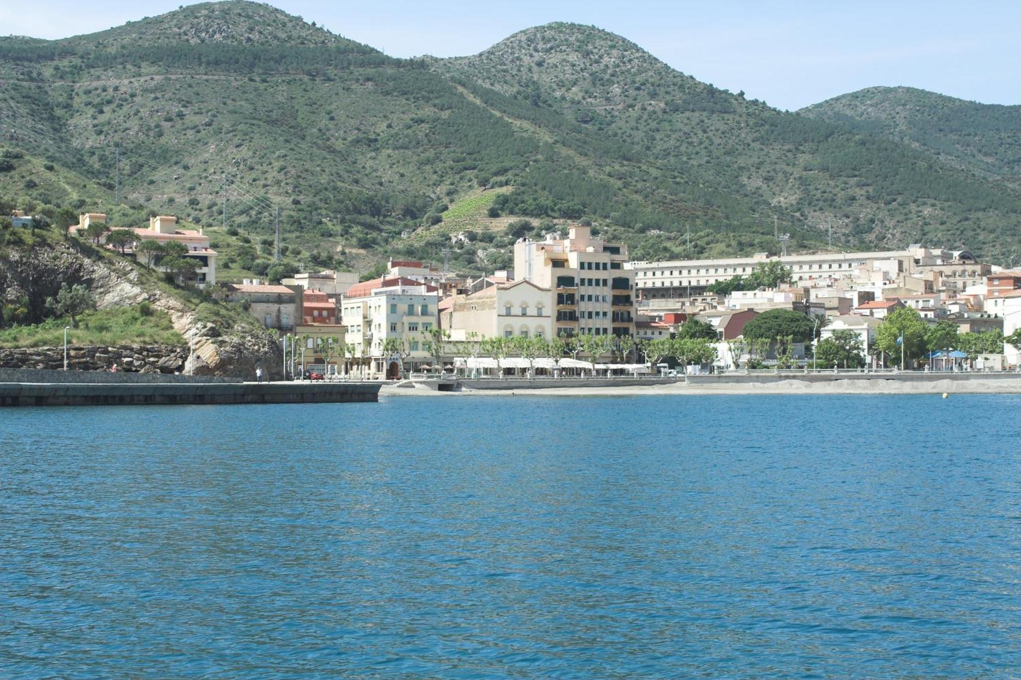 Hostal Juventus Hotel Portbou Exterior foto