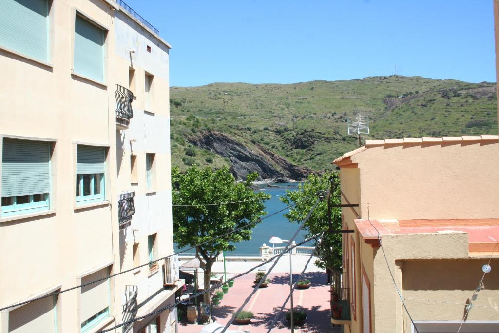 Hostal Juventus Hotel Portbou Exterior foto