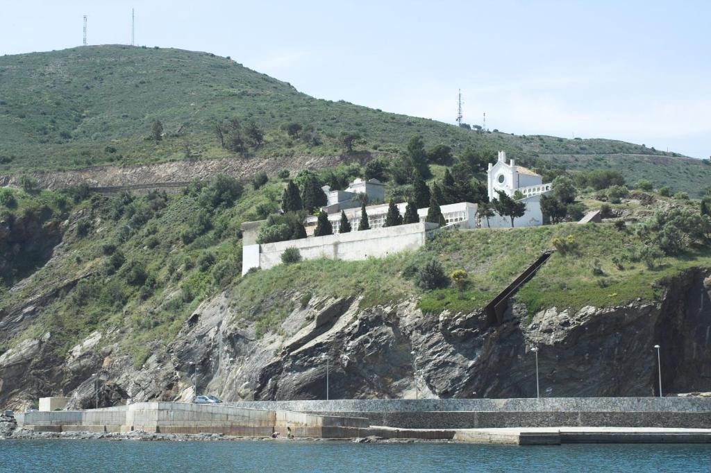 Hostal Juventus Hotel Portbou Exterior foto