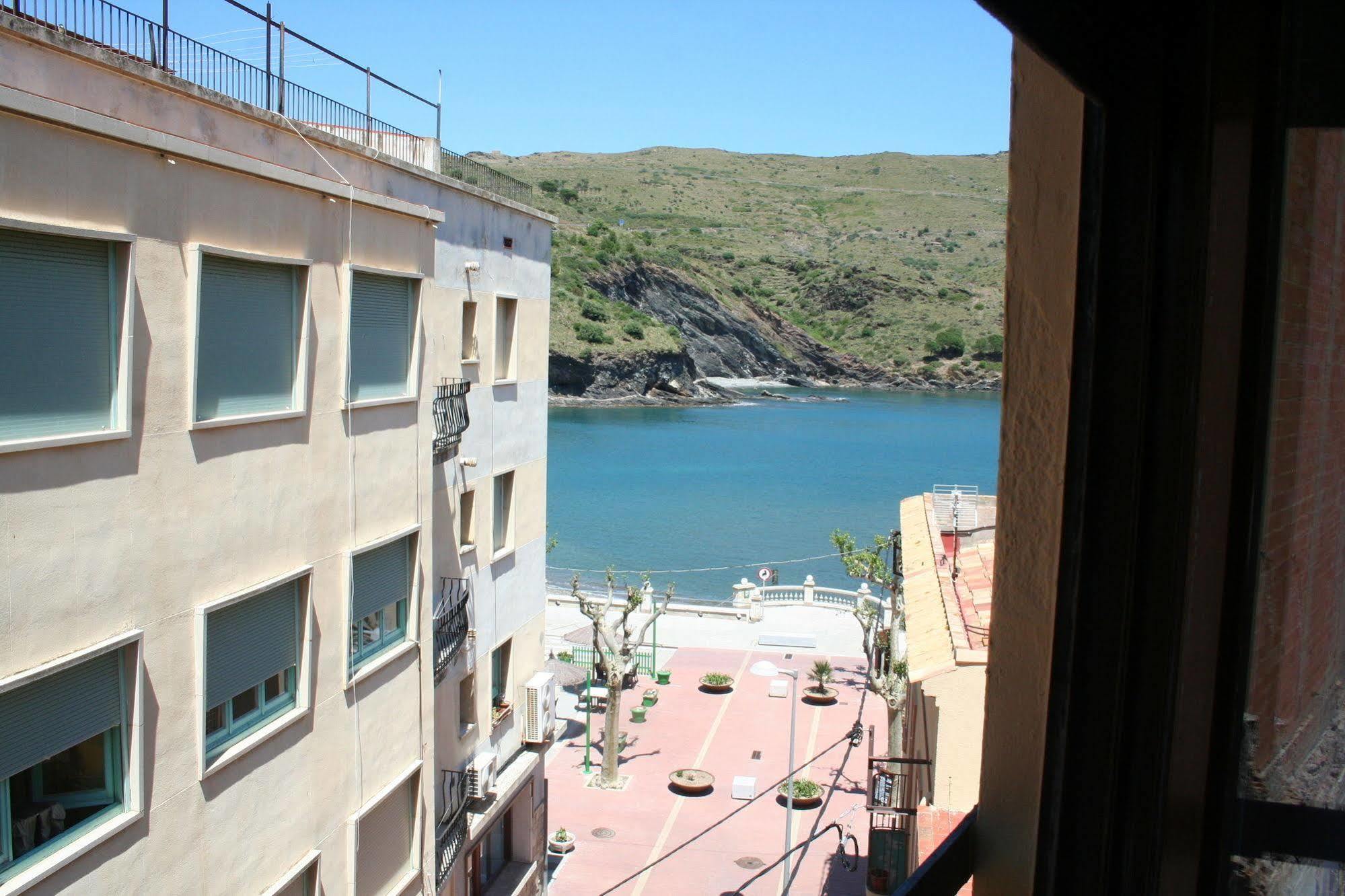 Hostal Juventus Hotel Portbou Exterior foto